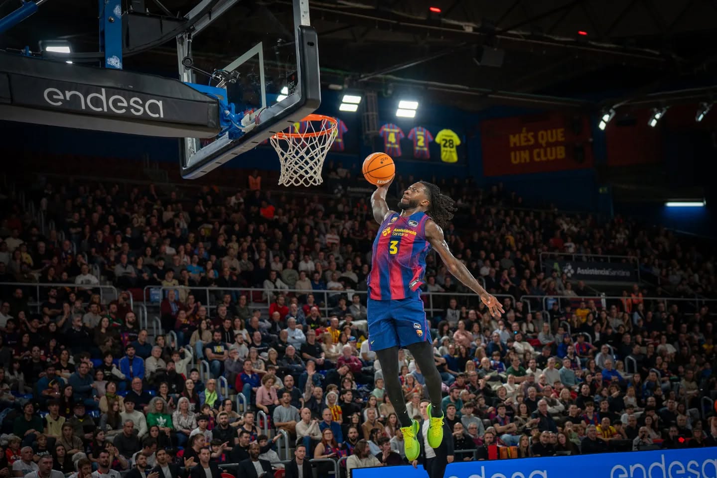 108–71. Novena seguida. Copa assegurada.
📸 @killem_myles

@fcbbasket
@acbcom

@sony.espana
@sonyalpha

#BarçaBasket #LigaEndesa #PalauBlaugrana
#MylesCale #BasketballPhotography
SonyAlpha A7SIII Tamr