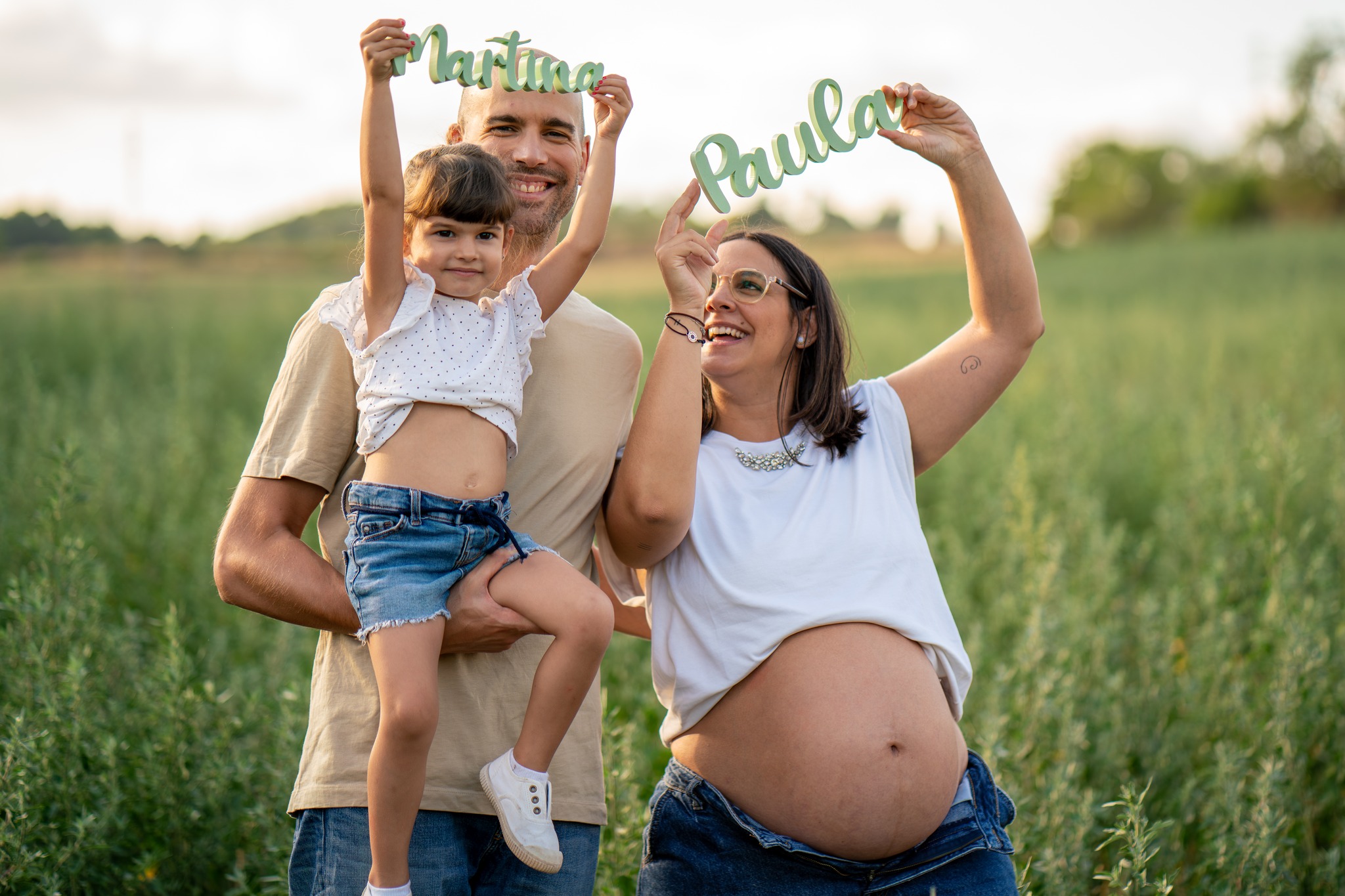 Dies tranquils abans del canvi.

📅 Juliol passat 
📍 Rubí, Barcelona
#fotografiafamiliar #rubi #familyphotography #llumdetarda #calma #goldenhour #momentsunics #familia #sensepressa #naturalphotos #f